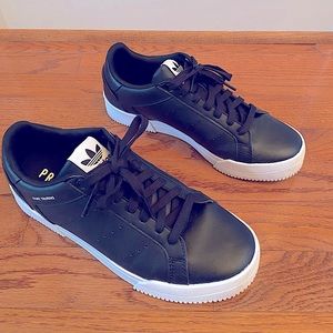 Men’s Adidas Black Sneakers Size 8
